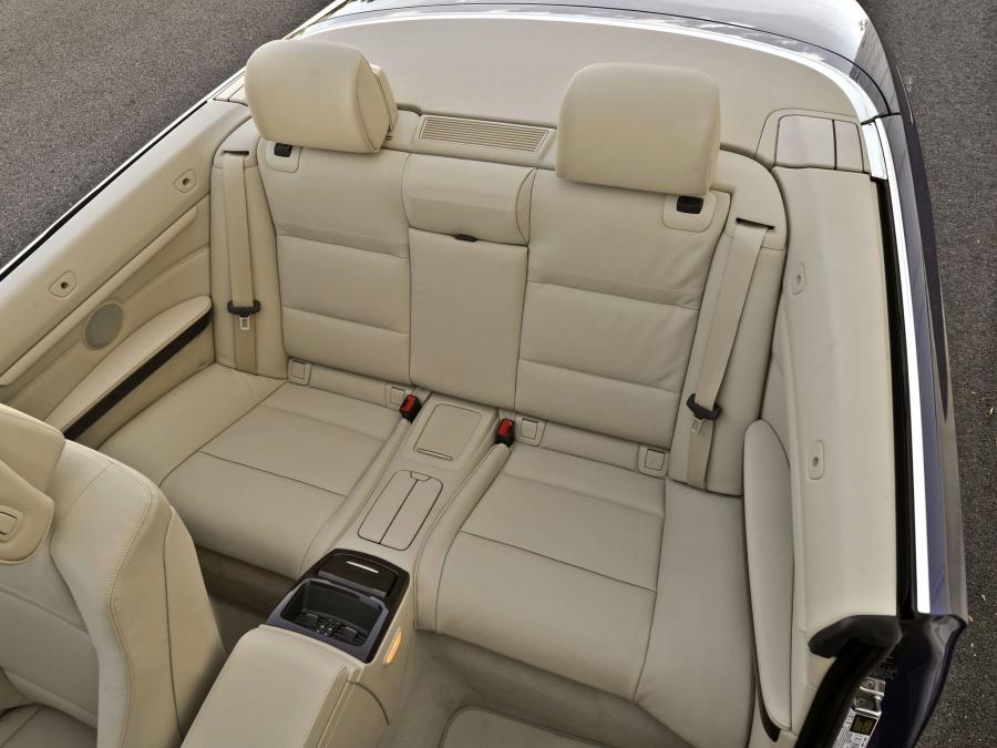  BMW 335i Convertible 2010 года  (US) (фото 2 из 5)